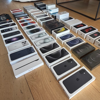 56 iPhone, près de 20 ans d'histoire et jusqu'à 80 000 € : cette collection française s'apprête à être vendue aux enchères 56 iPhone, près de 20 ans d'histoire et jusqu'à 80 000 € : cette collection française s'apprête à être vendue aux enchères