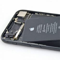 Apple débauche un ancien responsable chez Samsung pour améliorer ses batteries Apple débauche un ancien responsable chez Samsung pour améliorer ses batteries
