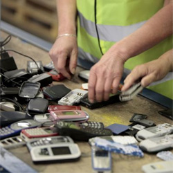 Le Sénat s'attaque à la fin de vie de nos smartphones 100 millions de téléphones portables usagés dans nos tiroirs