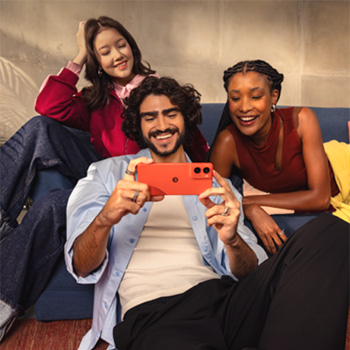 Motorola mise sur l'autonomie et le design avec ses nouveaux moto g06, moto g06 power et la collection Swarovski