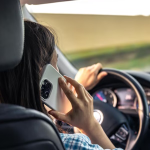T�l�phone au volant : apr�s l'amende et les 3 points, le permis peut d�sormais sauter