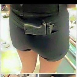 Une coque d'iPhone en forme d'arme de poing inquiète les forces de l'ordre Attention danger : des coques d'iPhone en forme d'arme de poing